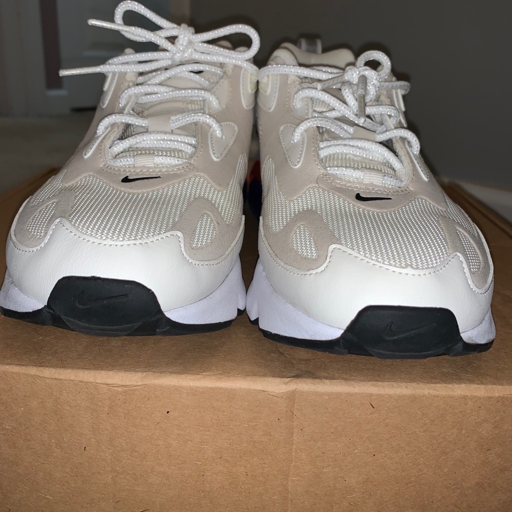 Size 10 Womens- Nike Air Max 200 Desert Sand 2019 - Picture 3 of 7